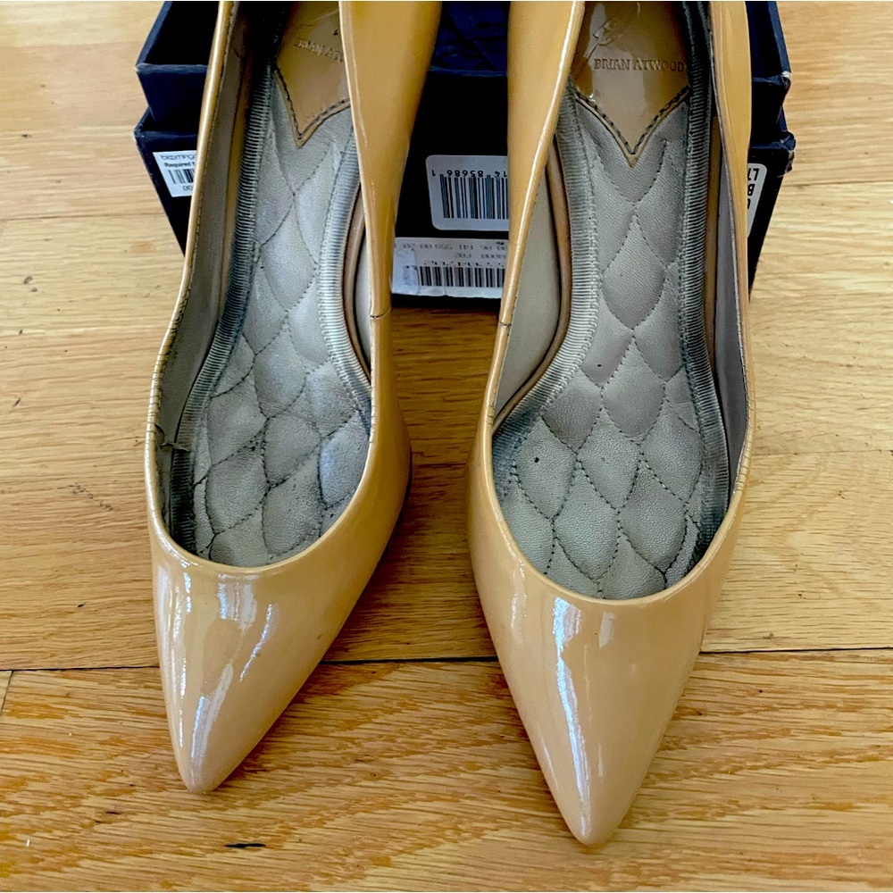 B Brian Atwood leather nude pumps 5.5